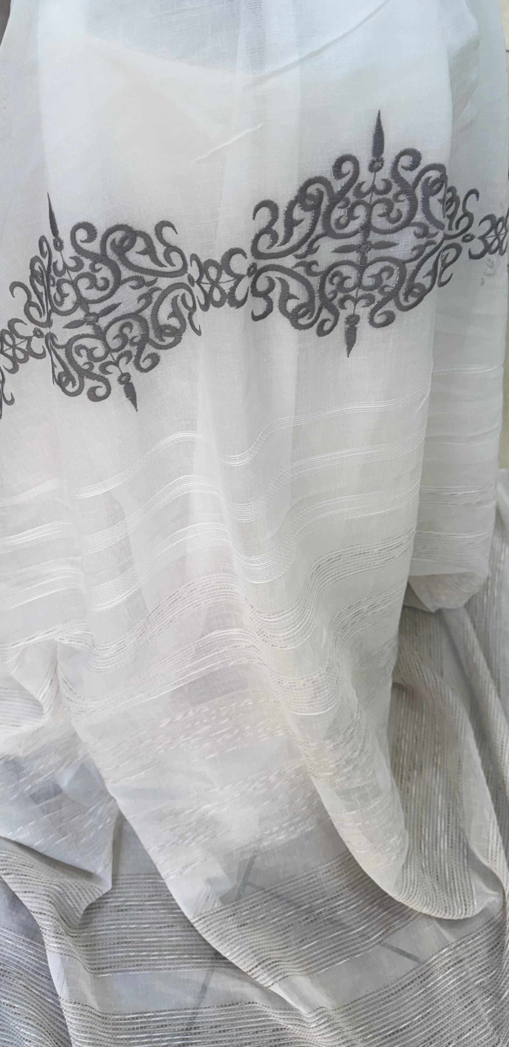 Tenda completa in tulle con laterali in lino e viscosa