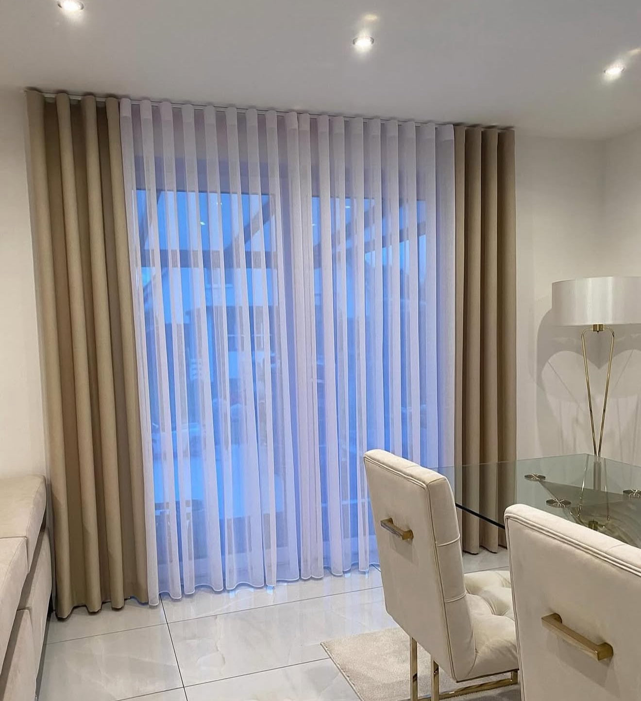 Tenda beige intenso .