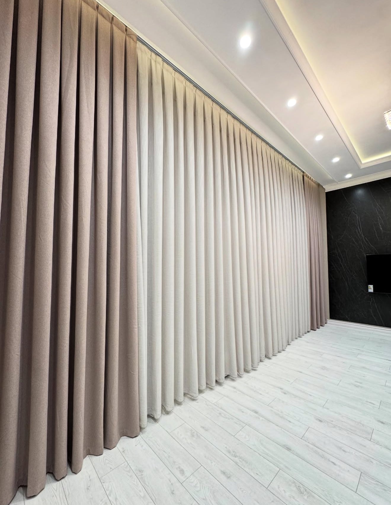 Tenda Beige Aceto con Tulle Bianco – Su Misura