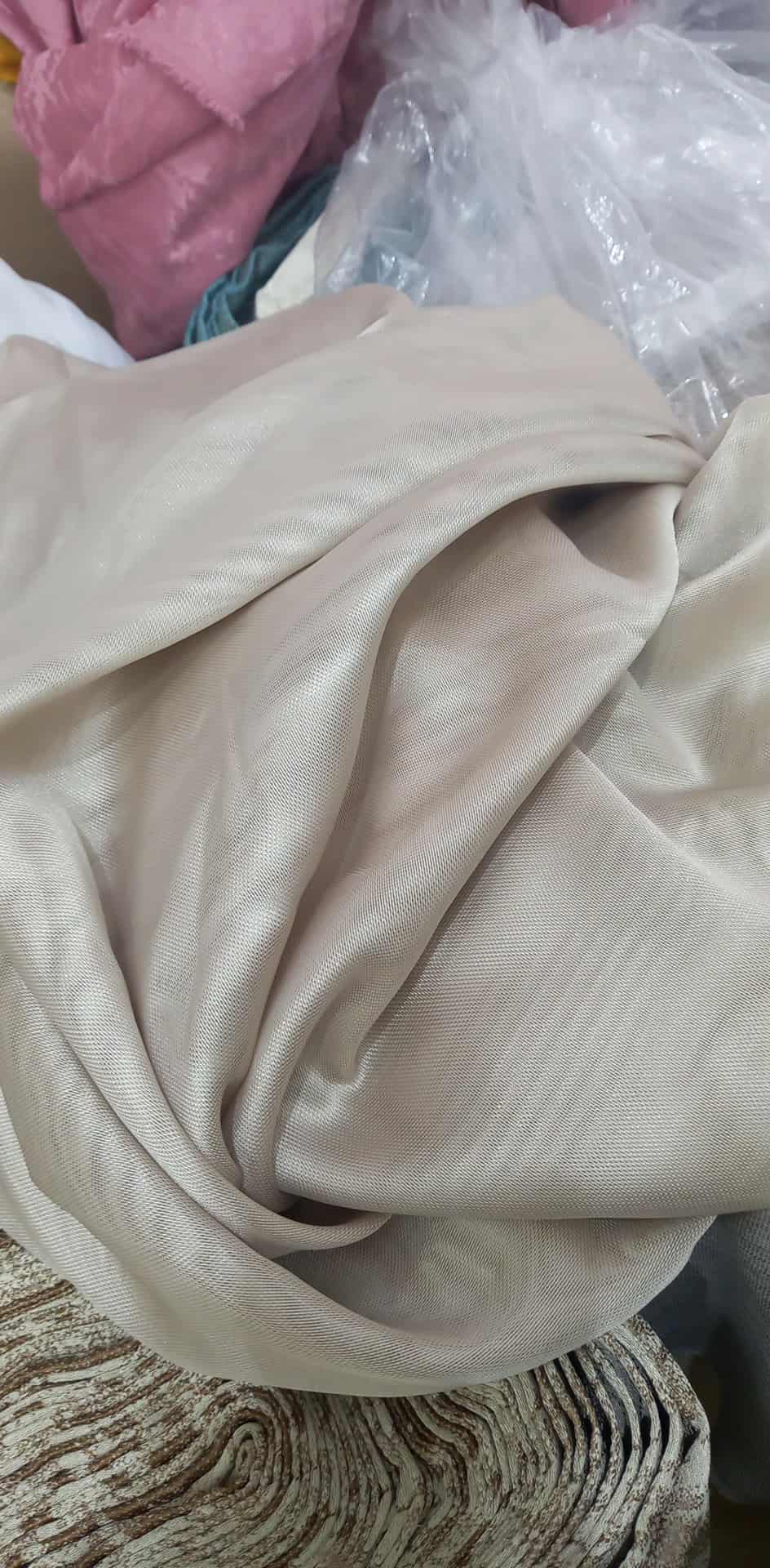 Tenda a Vela Tyl Beige Perlé – Leggera, Elegante, Filtrante – Su Misura