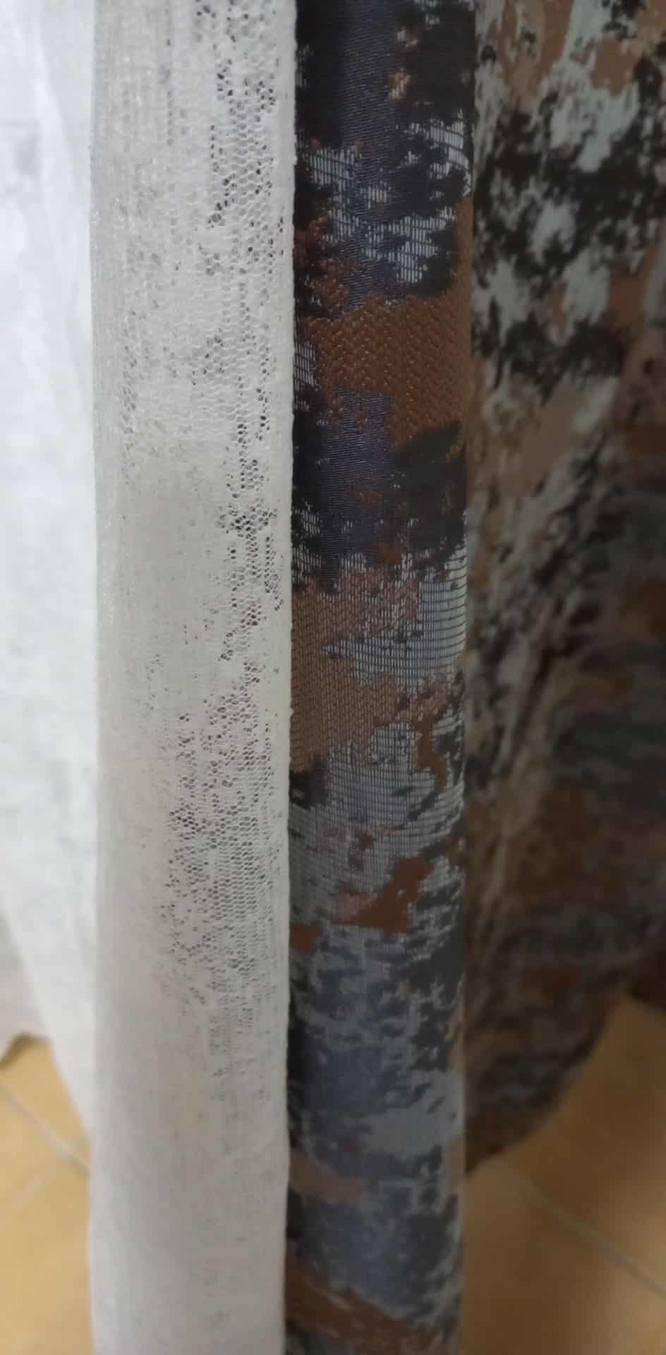 Tenda Astratta Bronzo-Grigio con Tulle – Su Misura